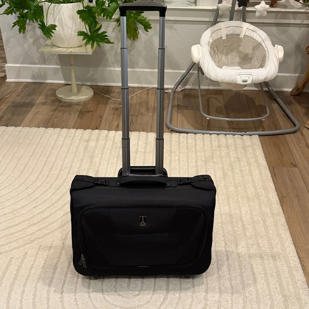 Travelpro Black Rolling Garment Bag Carry-On Luggage Suit Bag
